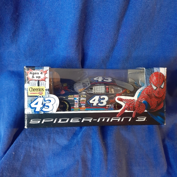 💯RARE 2007 #43 Bobby Labonte Cheerios Spiderman 1/64 Diecast 🇨🇦12.50 Can Ship - Picture 13 of 16